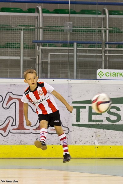 Turniej piłkarski w Arenie Sanok. Pierwsze strzelone bramki i ogromna radość małych zawodników
