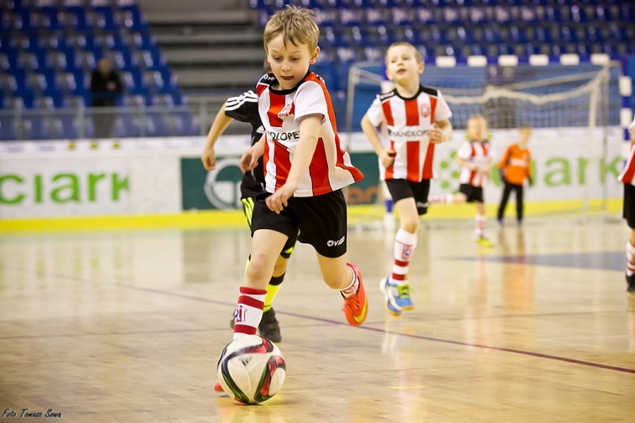 Turniej piłkarski w Arenie Sanok. Pierwsze strzelone bramki i ogromna radość małych zawodników