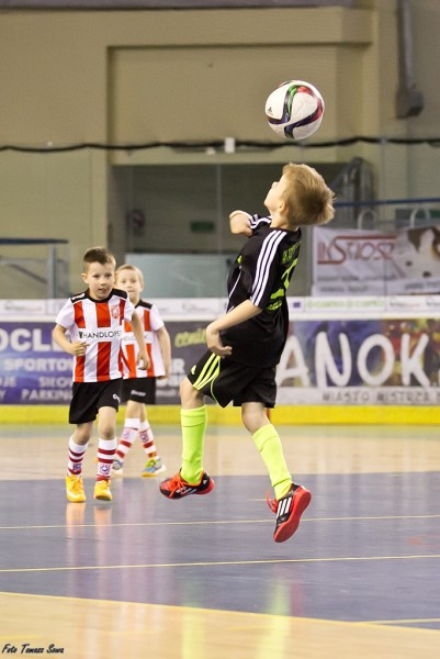 Turniej piłkarski w Arenie Sanok. Pierwsze strzelone bramki i ogromna radość małych zawodników