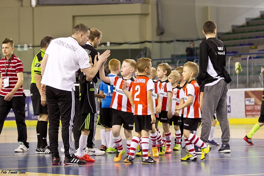 Turniej piłkarski w Arenie Sanok. Pierwsze strzelone bramki i ogromna radość małych zawodników