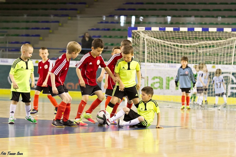 Turniej piłkarski w Arenie Sanok. Pierwsze strzelone bramki i ogromna radość małych zawodników