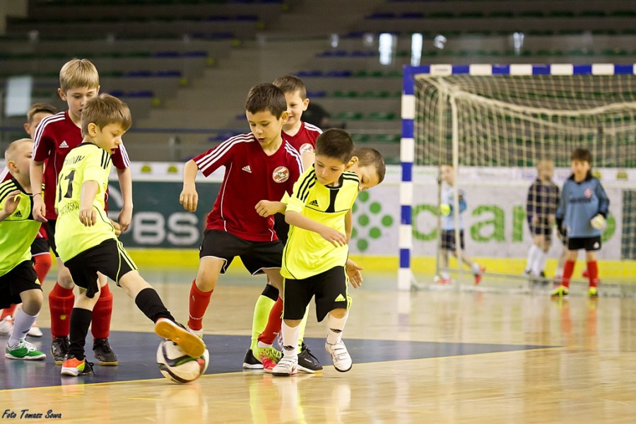 Turniej piłkarski w Arenie Sanok. Pierwsze strzelone bramki i ogromna radość małych zawodników