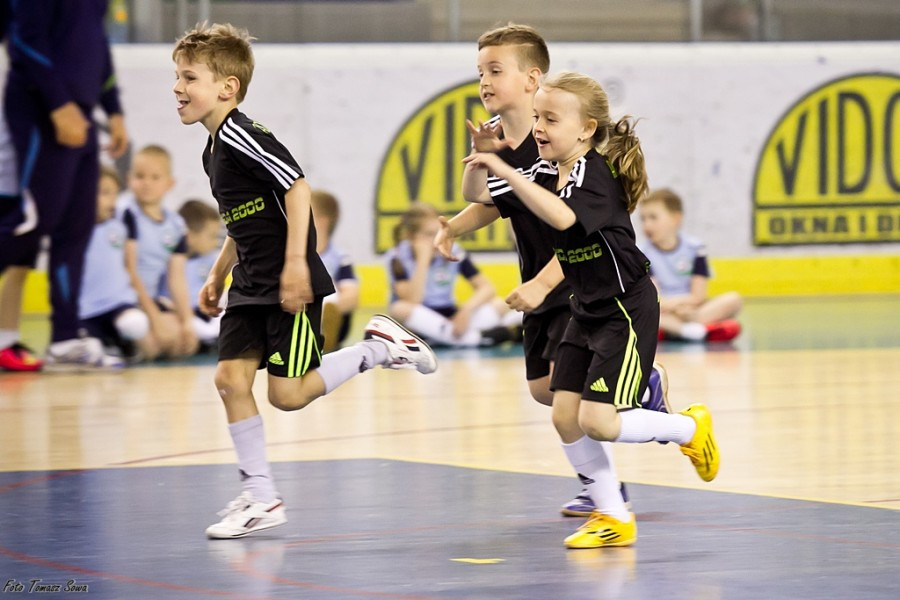 Turniej piłkarski w Arenie Sanok. Pierwsze strzelone bramki i ogromna radość małych zawodników