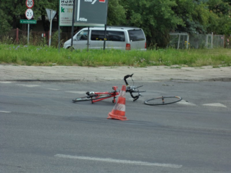 Samochód wjechał w rowerzystę