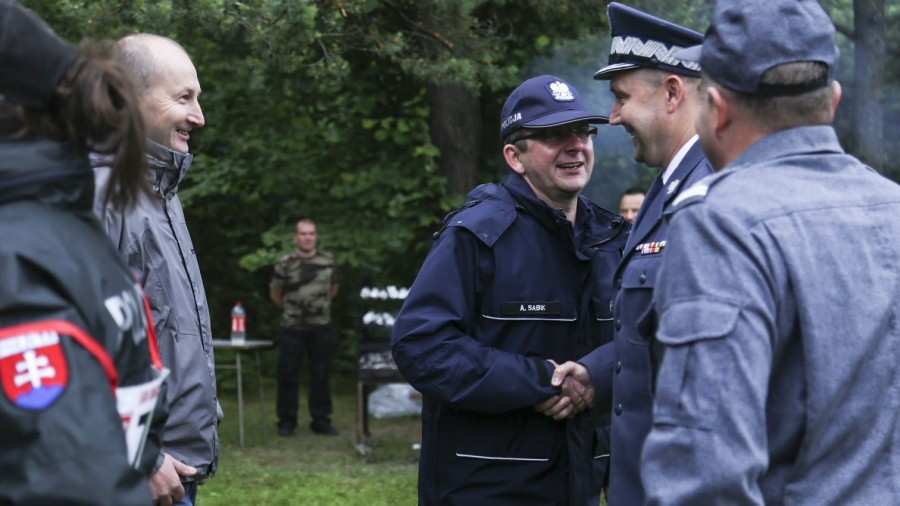 Polacy, Ukraińcy, Węgrzy i Słowacy strzelają w Łupkowie