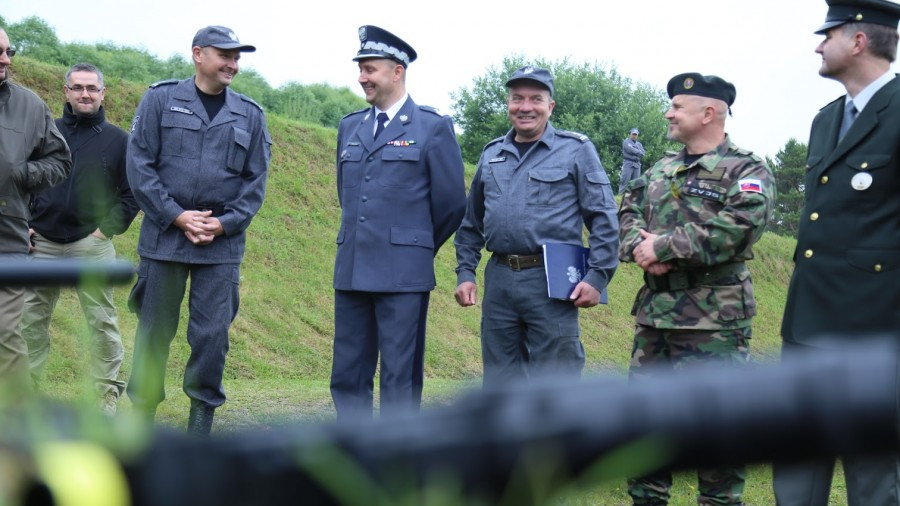 Polacy, Ukraińcy, Węgrzy i Słowacy strzelają w Łupkowie