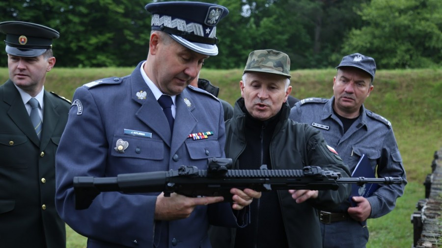 Polacy, Ukraińcy, Węgrzy i Słowacy strzelają w Łupkowie