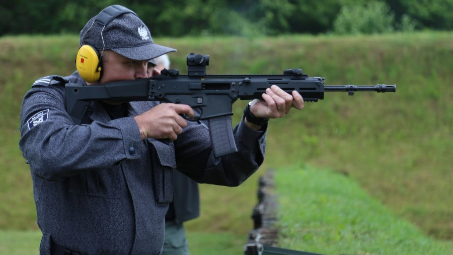 Polacy, Ukraińcy, Węgrzy i Słowacy strzelają w Łupkowie