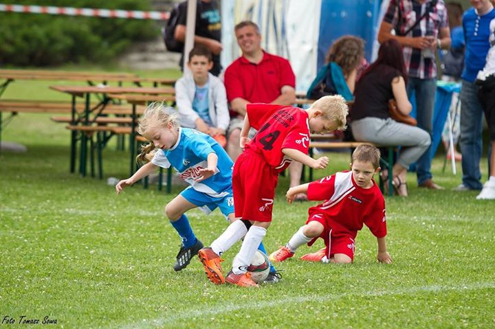 Dzięki 200 młodym piłkarzom stadion znowu tętnił życiem