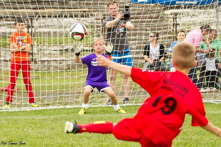 Dzięki 200 młodym piłkarzom stadion znowu tętnił życiem