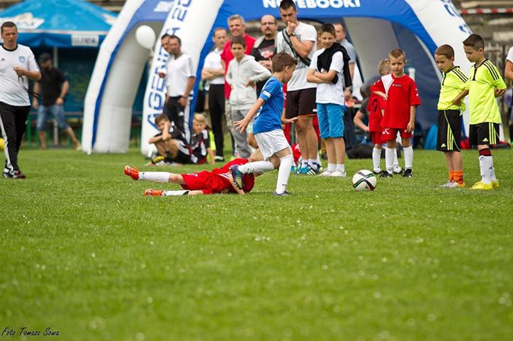 Dzięki 200 młodym piłkarzom stadion znowu tętnił życiem