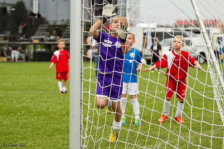 Dzięki 200 młodym piłkarzom stadion znowu tętnił życiem
