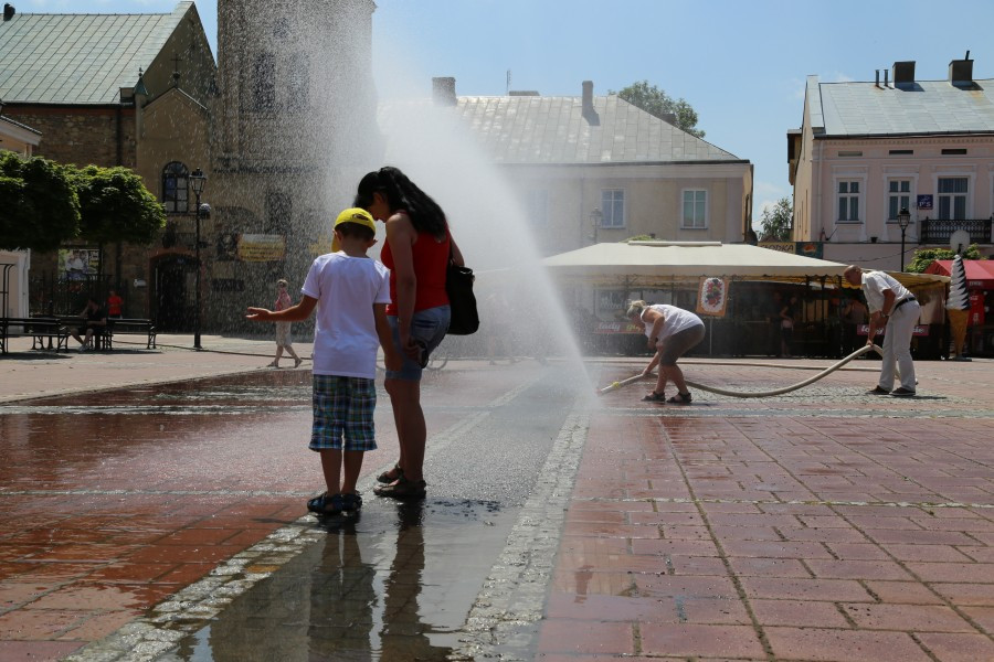 Sanok ma kurtynę wodną! Schłodzisz się na rynku