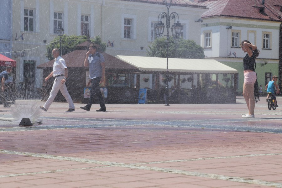 Sanok ma kurtynę wodną! Schłodzisz się na rynku
