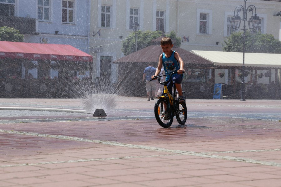 Sanok ma kurtynę wodną! Schłodzisz się na rynku