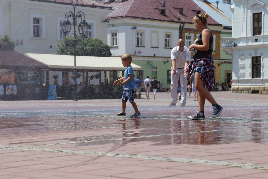 Sanok ma kurtynę wodną! Schłodzisz się na rynku