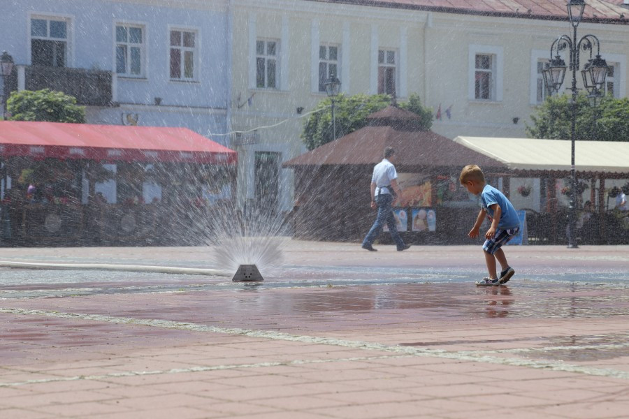 Sanok ma kurtynę wodną! Schłodzisz się na rynku