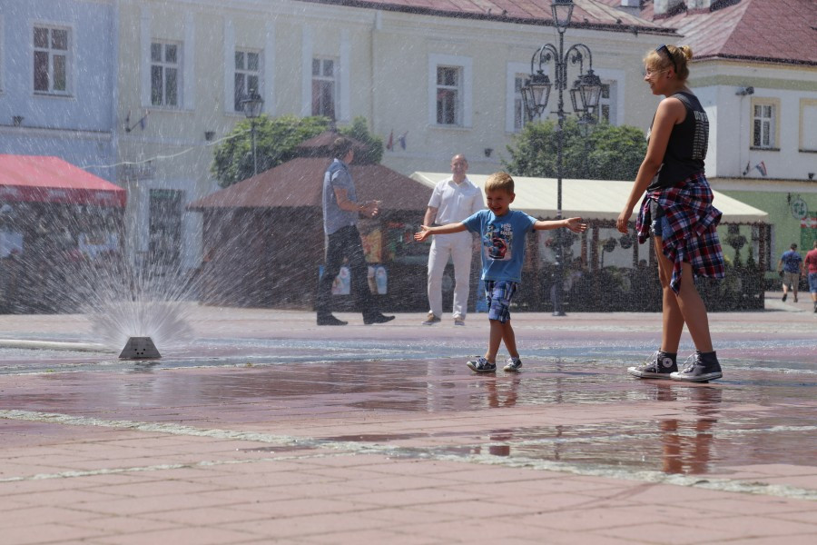 Sanok ma kurtynę wodną! Schłodzisz się na rynku