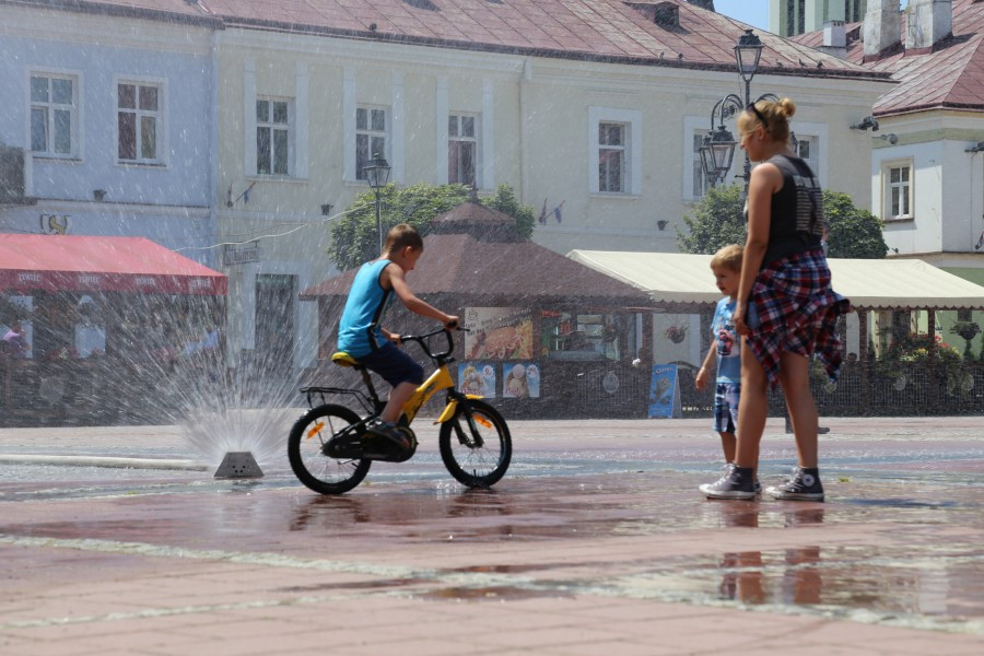 Sanok ma kurtynę wodną! Schłodzisz się na rynku