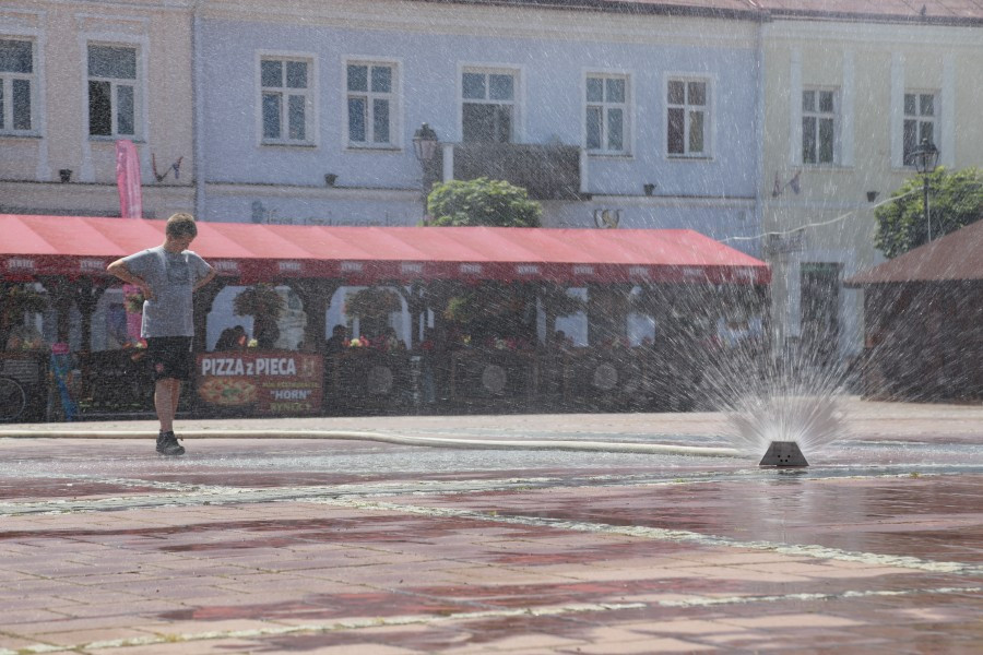 Sanok ma kurtynę wodną! Schłodzisz się na rynku