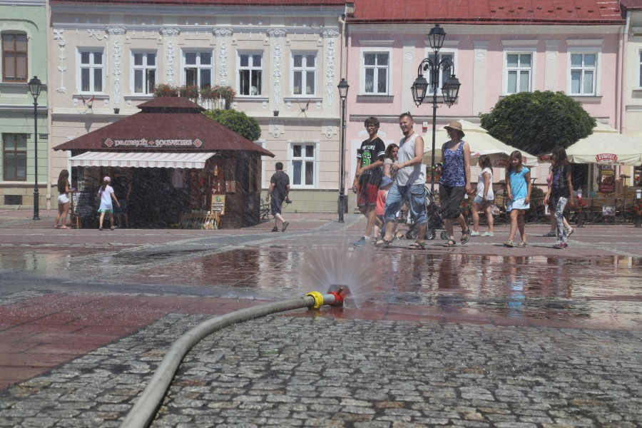 Sanok ma kurtynę wodną! Schłodzisz się na rynku