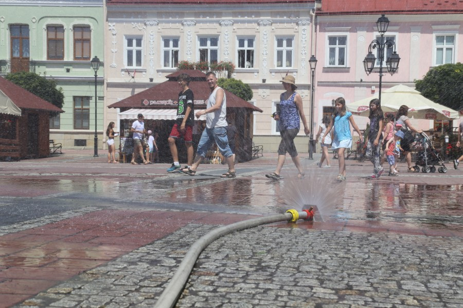 Sanok ma kurtynę wodną! Schłodzisz się na rynku