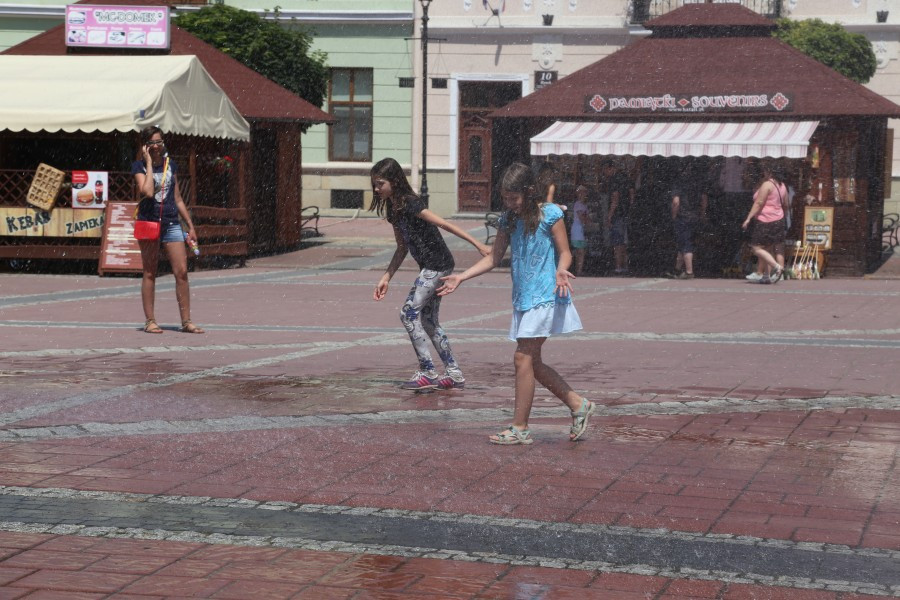 Sanok ma kurtynę wodną! Schłodzisz się na rynku