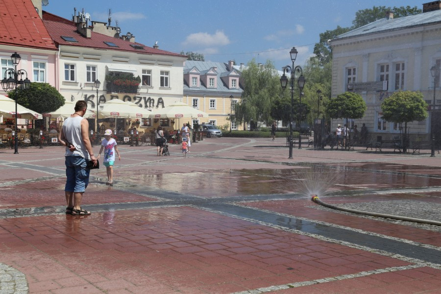Sanok ma kurtynę wodną! Schłodzisz się na rynku