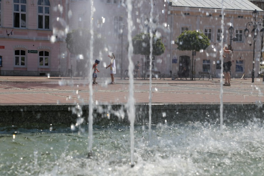Sanok ma kurtynę wodną! Schłodzisz się na rynku
