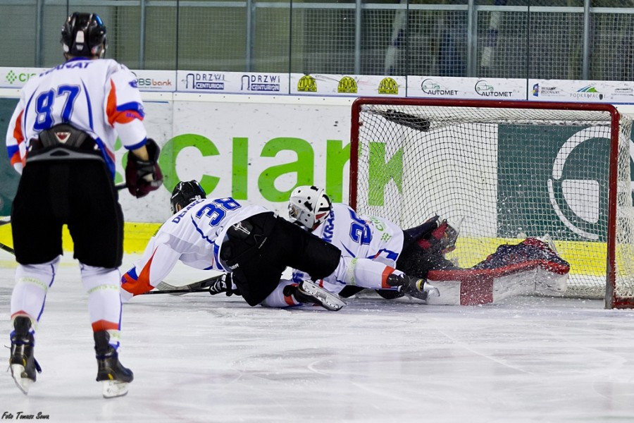 STS przegrywa po rzutach karnych