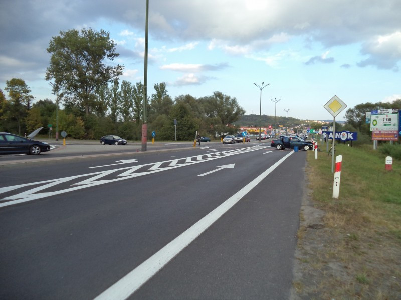 Wypadek na Krakowskiej. Trzy osoby trafiły do szpitala