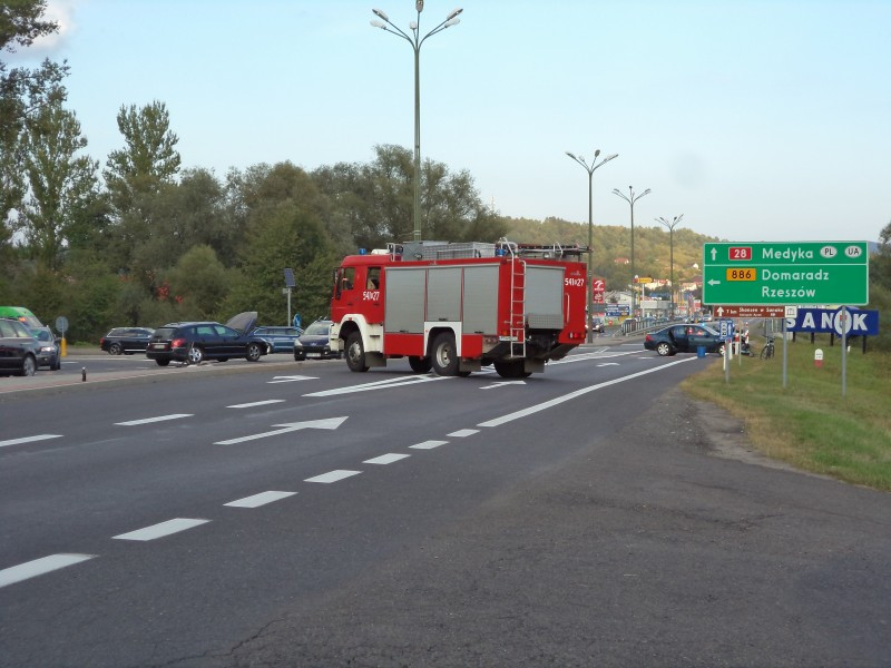Wypadek na Krakowskiej. Trzy osoby trafiły do szpitala