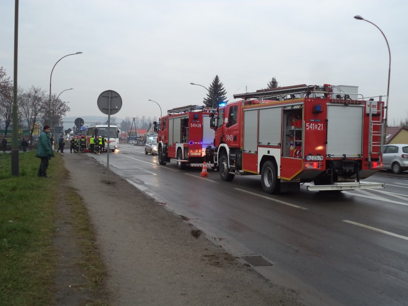 Zderzenie autobusu z osobówką. Wahadło na Krakowskiej