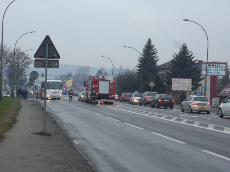Zderzenie autobusu z osobówką. Wahadło na Krakowskiej