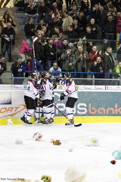 Zwycięstwo w karnych i Teddy Bear w Sanoku. Zobacz szał kibiców