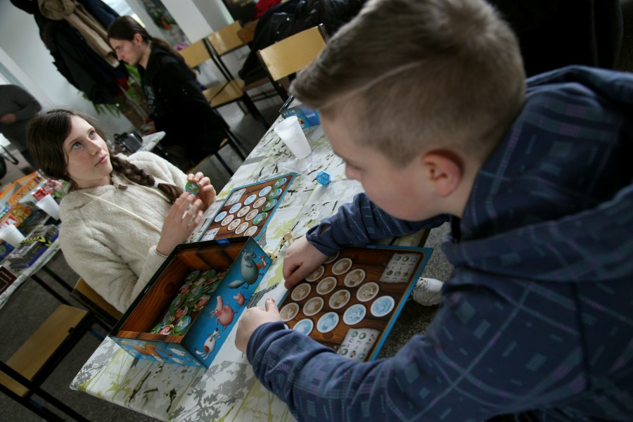 Bawią, uczą, integrują. Moda na gry bez prądu, teraz także w Sanoku