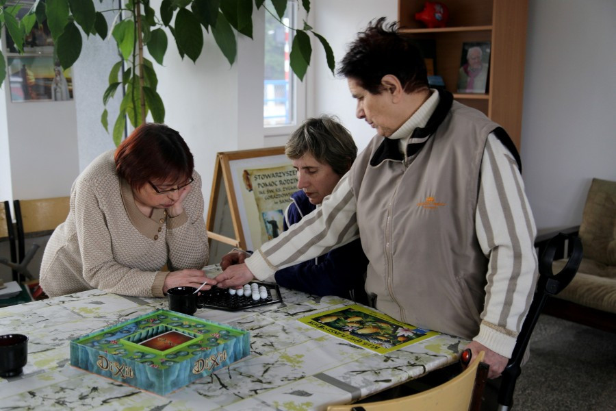 Bawią, uczą, integrują. Moda na gry bez prądu, teraz także w Sanoku