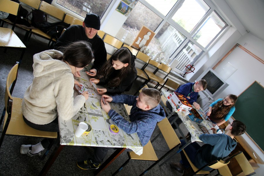 Bawią, uczą, integrują. Moda na gry bez prądu, teraz także w Sanoku