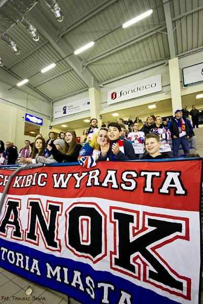 Zwycięstwo okraszone bójką [FOTORELACJA Z MECZU]