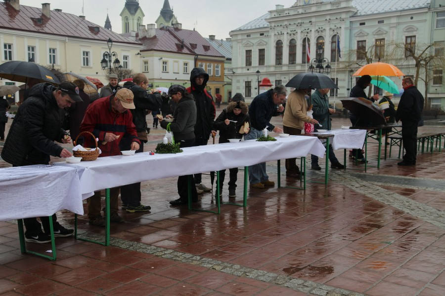 Sanoczanie poświęcili pokarmy i podzielili się jajkiem [FOTORELACJA]