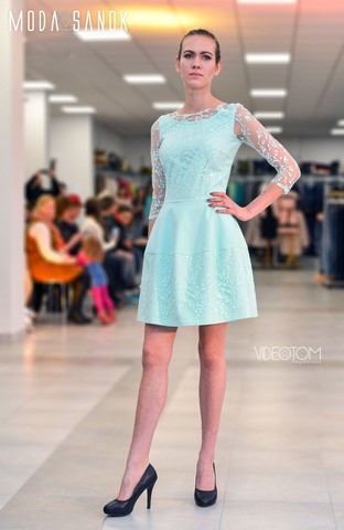 Młodzież Zespołu Szkół nr 5 w pokazie kolekcji Moda Sanok