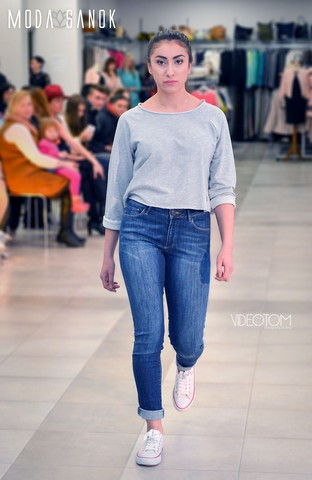 Młodzież Zespołu Szkół nr 5 w pokazie kolekcji Moda Sanok