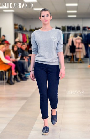 Młodzież Zespołu Szkół nr 5 w pokazie kolekcji Moda Sanok