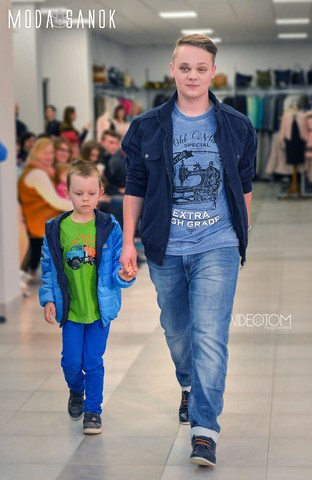 Młodzież Zespołu Szkół nr 5 w pokazie kolekcji Moda Sanok