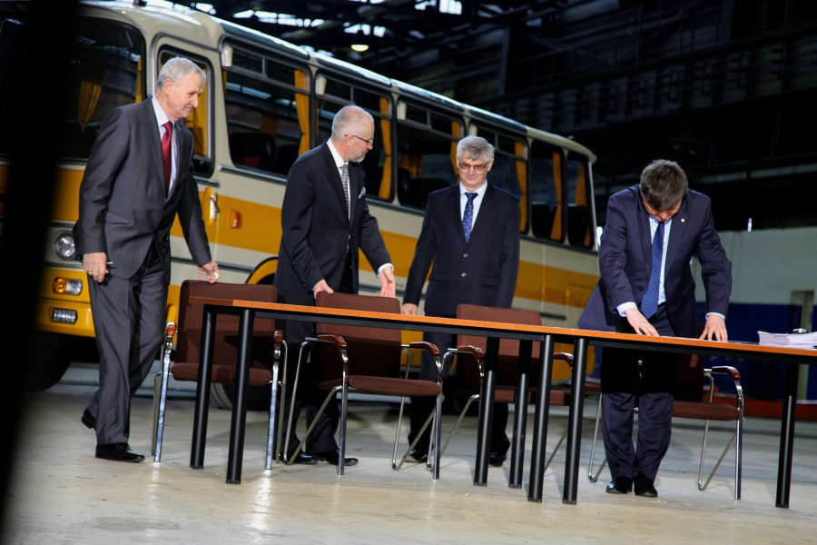 Nowa era Autosanu. Zbrojeniówka przejęła legendarną fabrykę autobusów [FOTORELACJA, WIDEO]