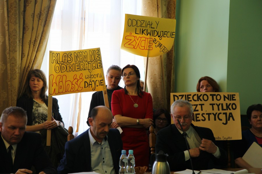 Awantura o licea. Nauczyciele kontra starosta [ZDJĘCIA, RELACJA WIDEO]