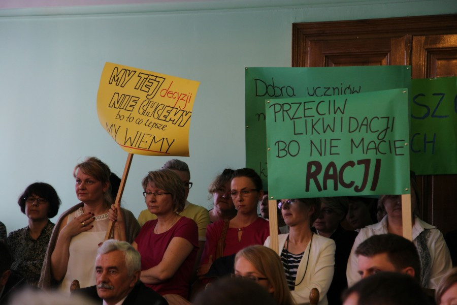Awantura o licea. Nauczyciele kontra starosta [ZDJĘCIA, RELACJA WIDEO]