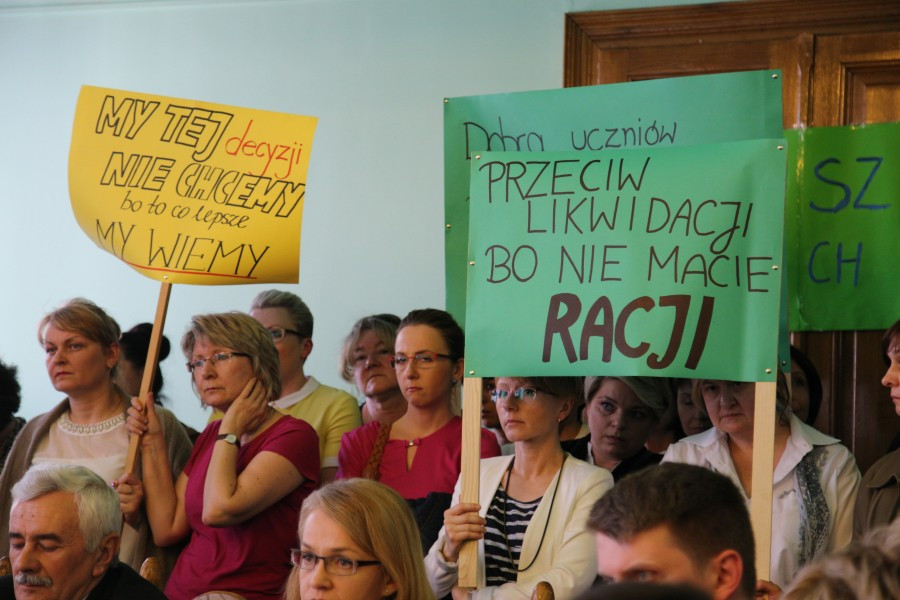 Awantura o licea. Nauczyciele kontra starosta [ZDJĘCIA, RELACJA WIDEO]