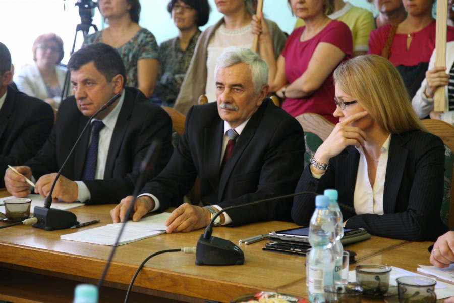 Awantura o licea. Nauczyciele kontra starosta [ZDJĘCIA, RELACJA WIDEO]