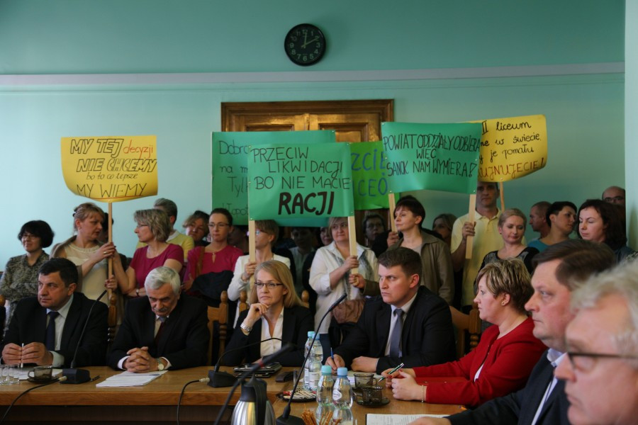Awantura o licea. Nauczyciele kontra starosta [ZDJĘCIA, RELACJA WIDEO]